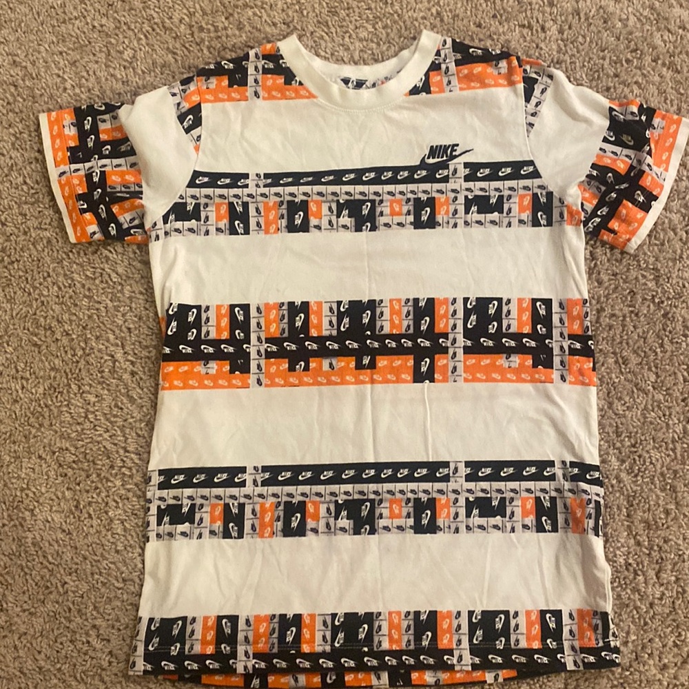 Big boys Nike tee